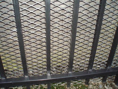 Expanded metal gate is made of silver expanded metal mesh with diamond holes and black metal tubes.