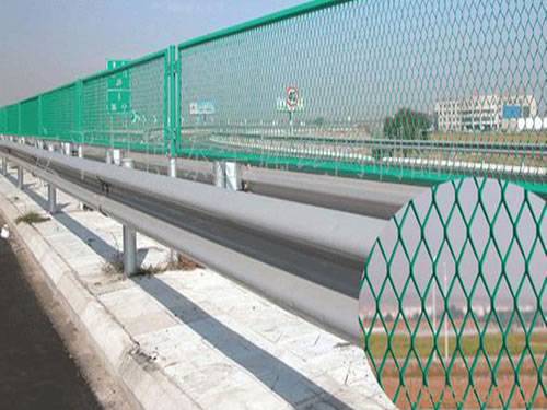 Green expanded metal fencing with diamond holes on the side of highway and lower right part shows expanded metal fencing details.